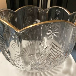 Chrystal cut bowl with gold edges around the top